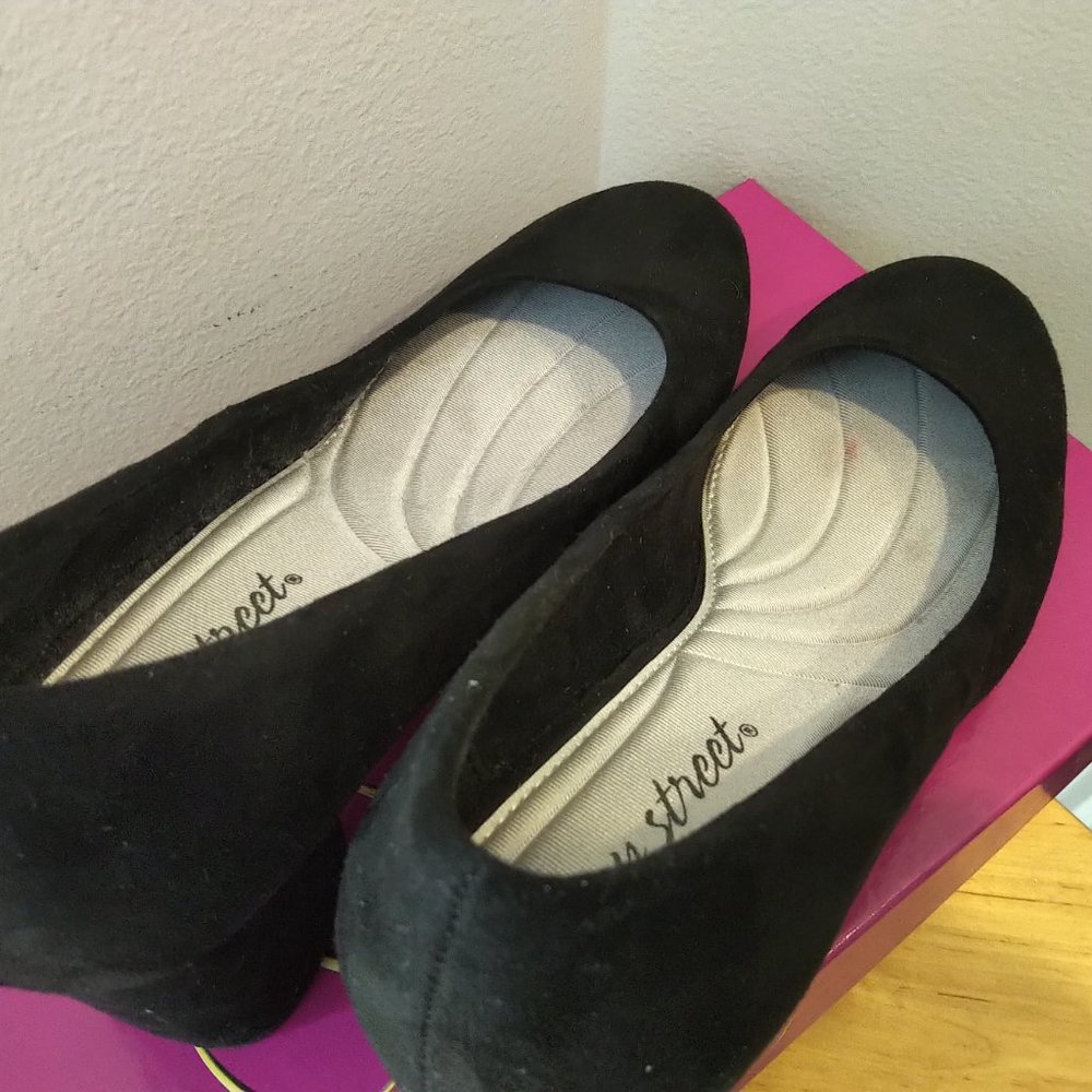 Easy Street Proper Pumps Sz 7 NEW 2" block heel BLACK SuperFlex sole SuperSuede - Picture 14 of 16